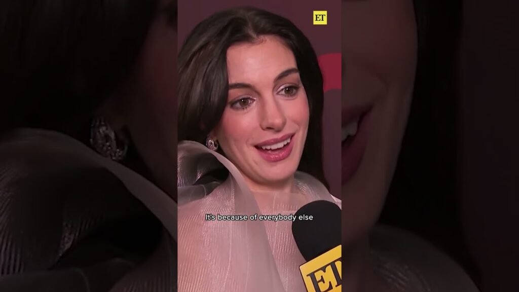#annehathaway reacts to #theprincessdiaries 25 Year anniversary at the #mothermary premiere 👑