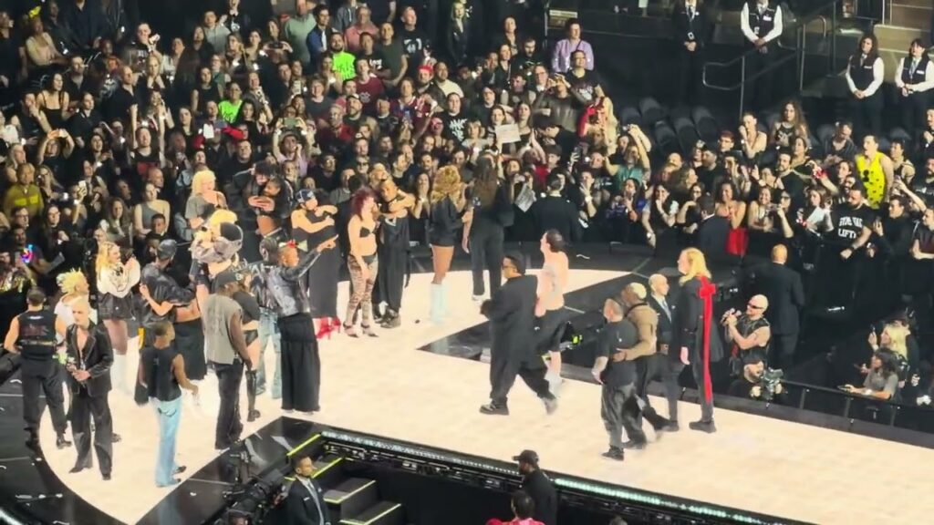 Lady Gaga - Always Remember Us This Way + Marry The Night (Encore) - Live in New York 4/13/16