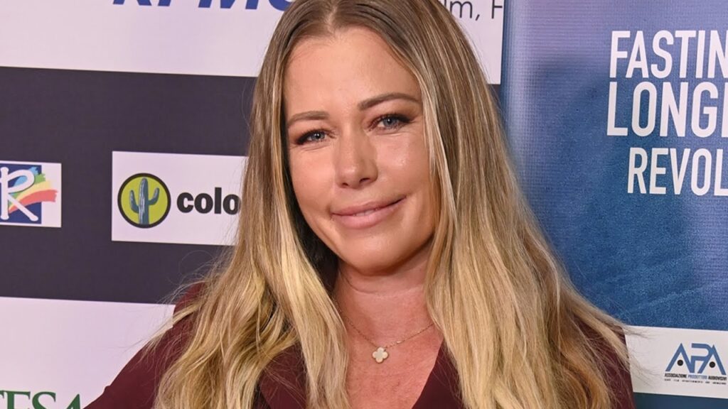 Kendra Wilkinson Shares Photo With Lookalike Daughter Alijah