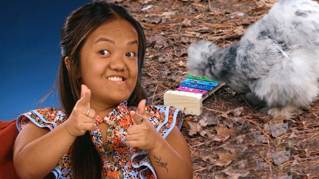 7 Little Johnstons: Emma Shows Off MUSICAL TRICK She Taught Chickens (Exclusive)