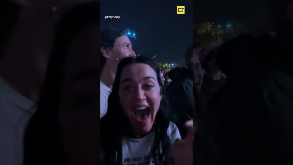 #katyperry and 𝐛𝐨𝐲𝐟𝐫𝐢𝐞𝐧𝐝 #justintrudeau got cozy while dancing to #justinbieber's #coachella set ❤️