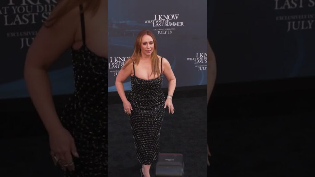 Jennifer Love Hewitt looks beautiful at the premiere of the new I Know What You Did Last Summer