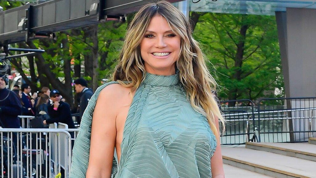 Heidi Klum attacked the ‘Devil Wears Prada 2’ red carpet like a braless superhero