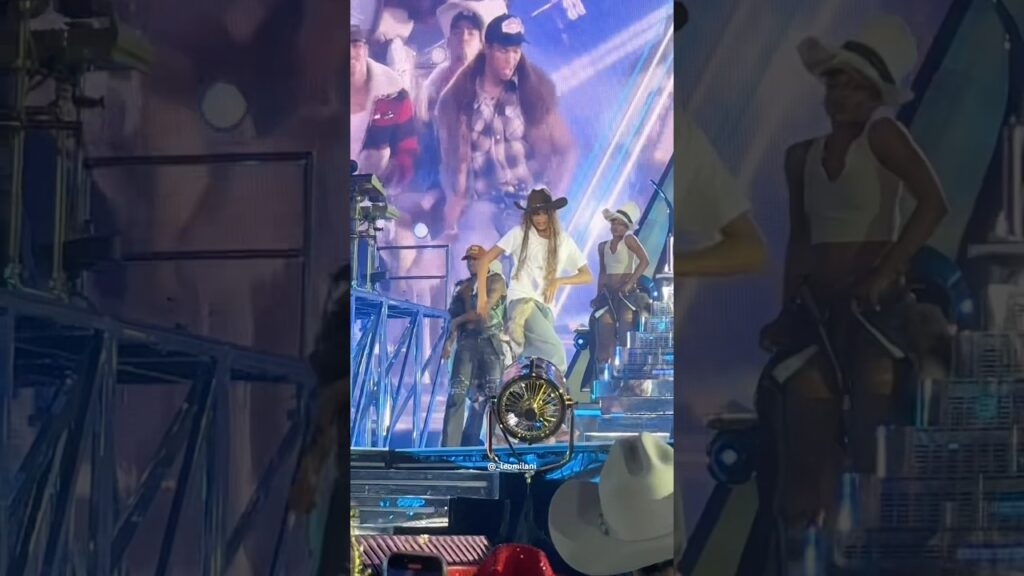 BREAKDANCE! Beyonce & Blue Ivy performs “Crazy in Love” on the Cowboy Carter Tour #beyonce #blueivy