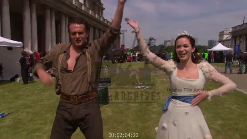 Emily Blunt and Jason Segel show off their "War Dance"
