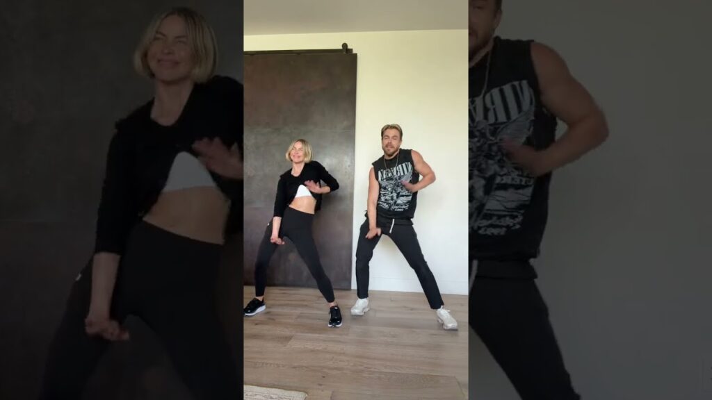 Are we late to the bus 🚌 @JulesHough  DC : @mollylong  #DerekHough #short