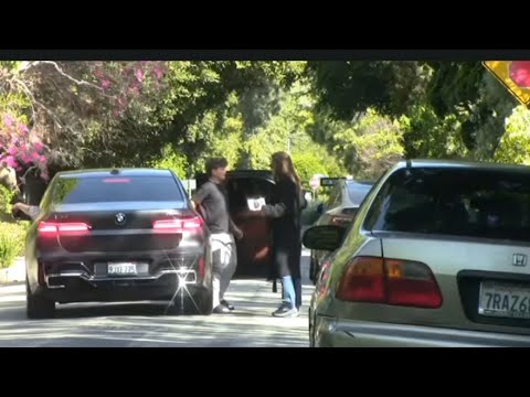 JUST IN🚨: Ben Affleck SPOTTED finding his FEET at Jennifer garner’s Brentwood home as a guest JUST IN🚨: Ben Affleck SPOTTED finding his FEET at Jennifer garner's Brentwood home as a guest