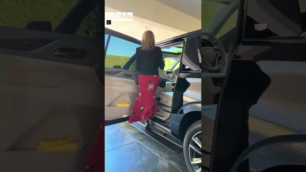 Jennifer Aniston Getting Ready #JenniferAniston