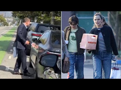 Ben Affleck received Jennifer garner's birthday wishes in a parking lot, while she was at Cosetta