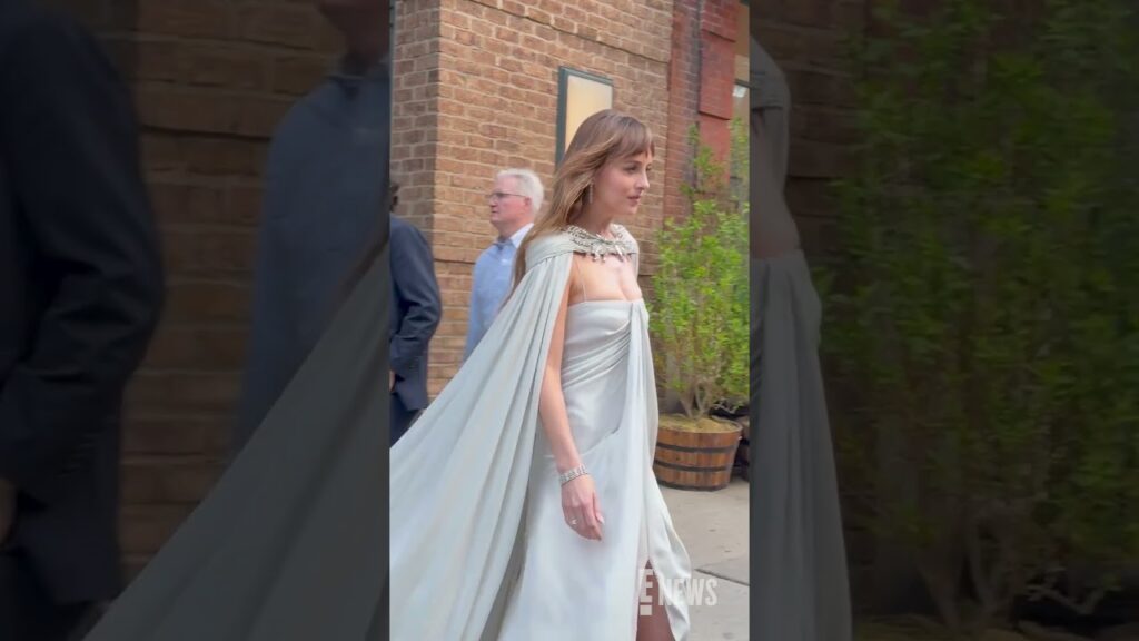Dakota Johnson is exactly who she thinks she is. 🫶 She makes an elegant exit to the Time100 Gala.