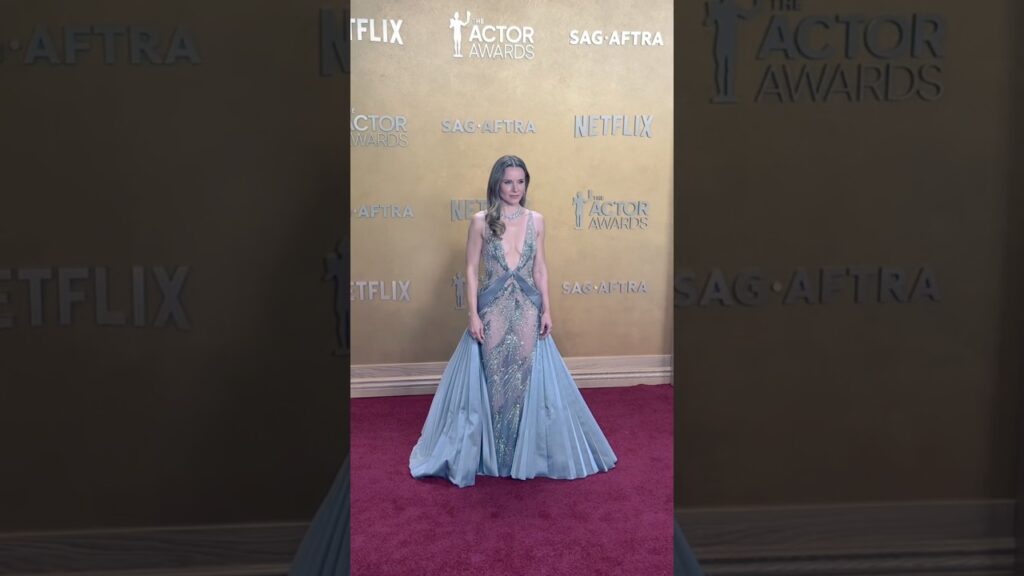 Kristen Bell during the 32nd Annual Actor Awards. #kristenbell