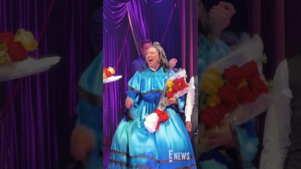 Maya Rudolph just made her Broadway debut in "Oh, Mary!" 🫶 (🎥: @JPASC24)
