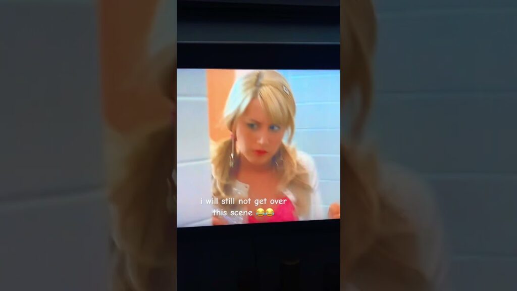 like how she not see her 😂 #highschoolmusical #disneychannel #vanessahudgens #ashleytisdale