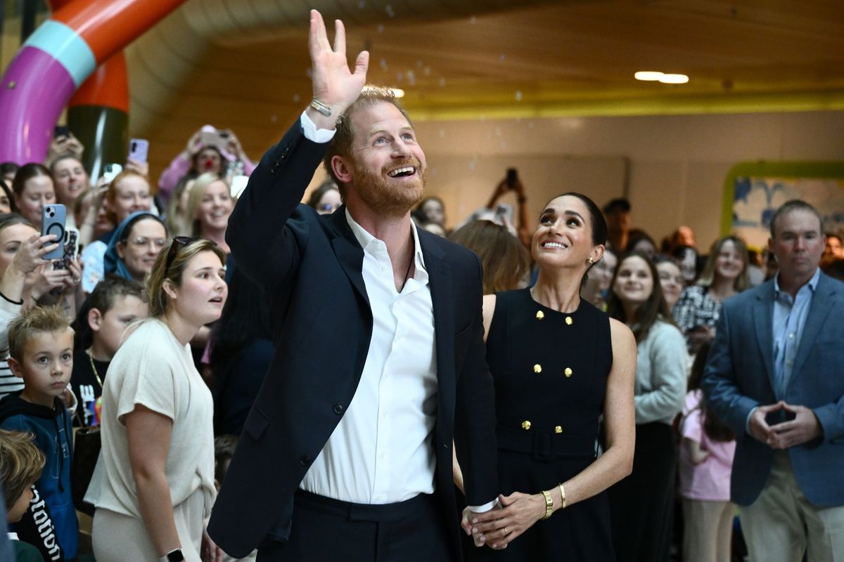 Harry and Meghan wave to patients, families and staff at the Royal Children's Hospital in Melbourne