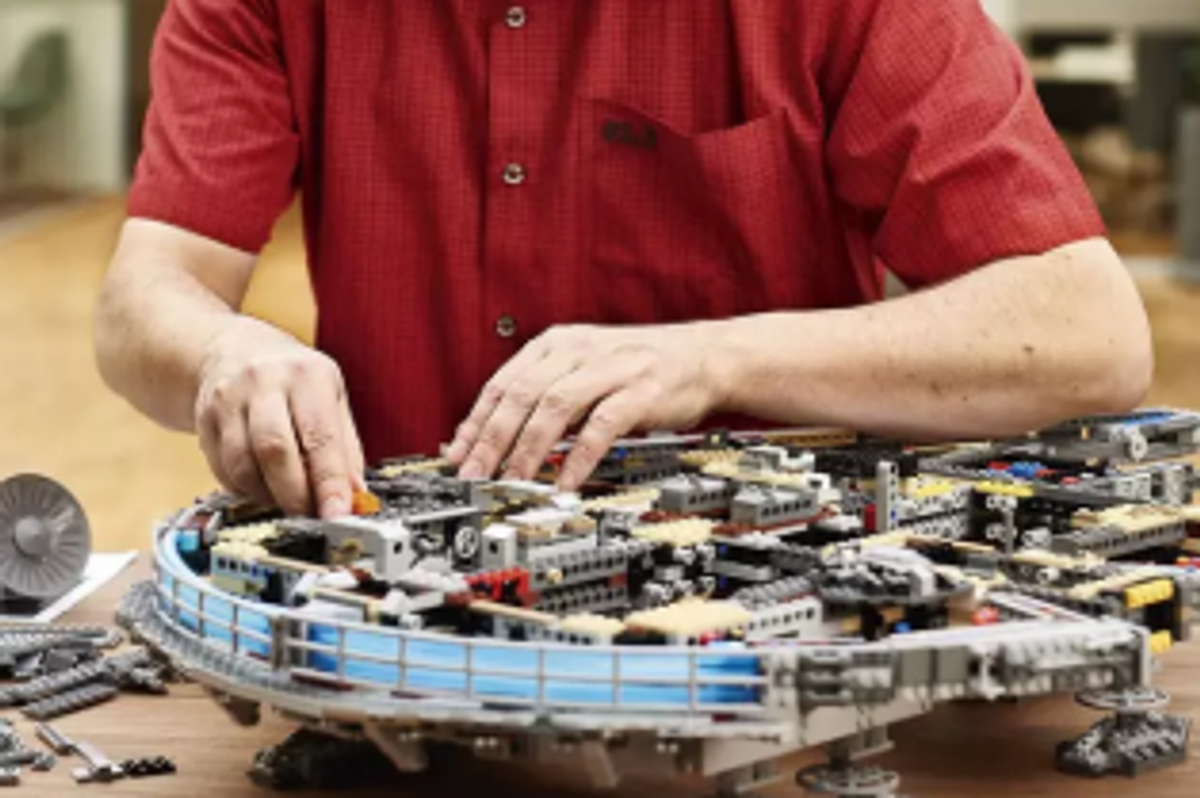 LEGO Millenium Falcon