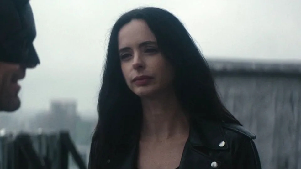  Jessica Jones looking mad while speaking to Daredevil on a roof in Born Again. 
