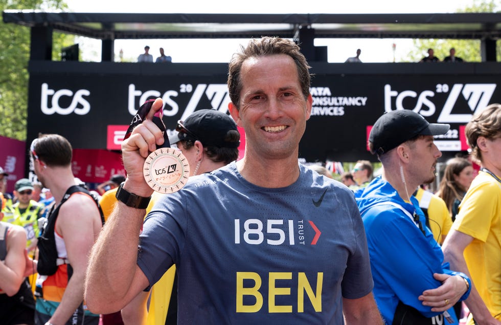 sir ben ainslie, four time olympic gold medallist and patron of the 1851 trust, poses for a picture with his medal at the finish line on the mall during the tcs london marathon on sunday 26th april 2026. photo: jason ludlow for london marathon events for london marathon events for further information: media@londonmarathonevents.co.uk