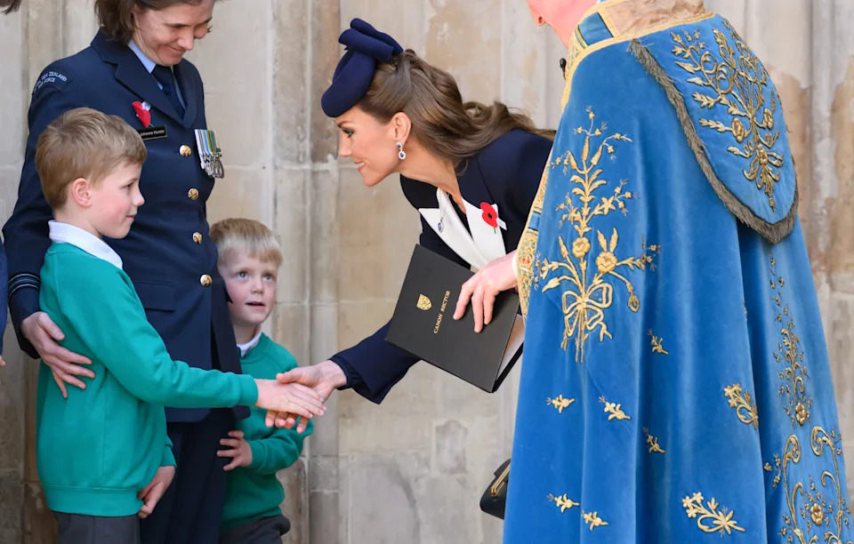 Kate Middleton shocks two young royal fans on Anzac Day