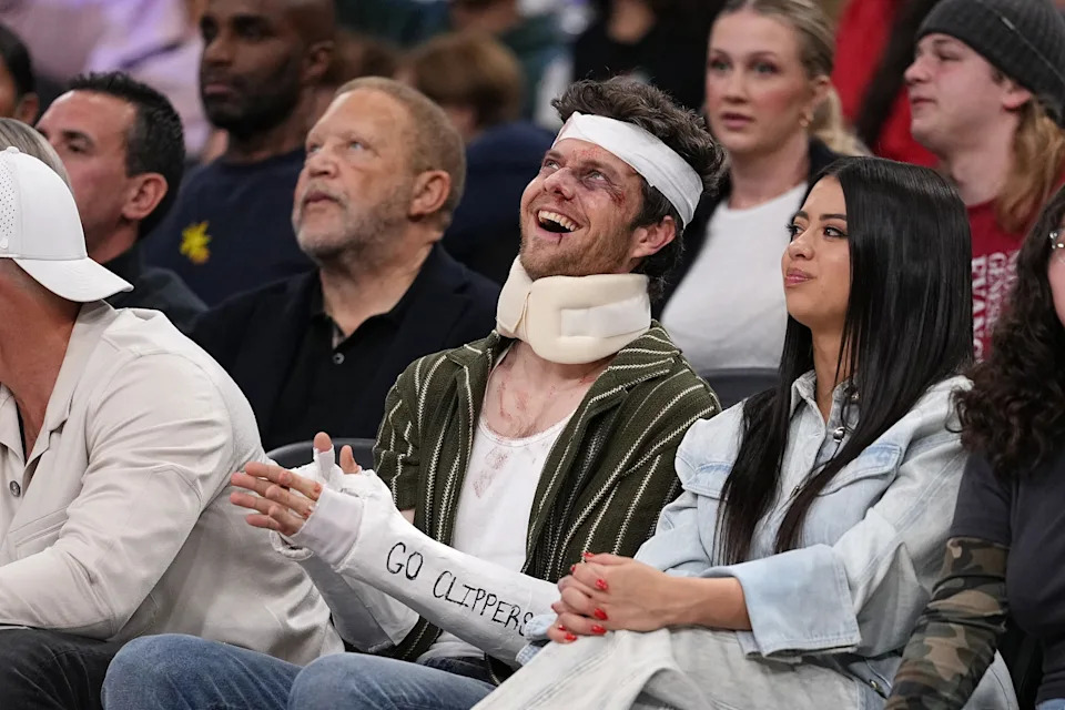 INGLEWOOD, CALIFORNIA - MARCH 09: Jack Quaid reacts during a game between the LA Clippers and the Sacramento Kings at Intuit Dome on March 09, 2025 in Inglewood, California. 