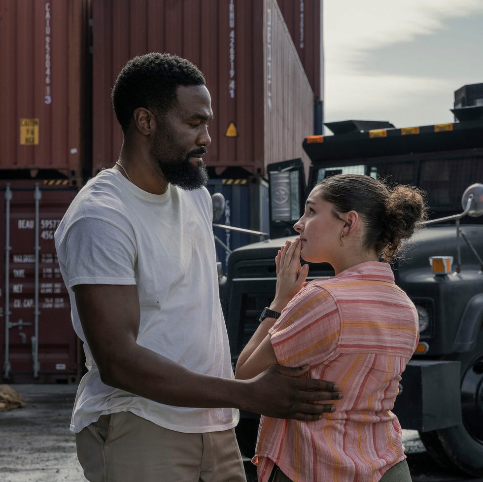 man on fire. (l to r) yahya abdul mateen ii as john creasy and billie boullet as poe rayburn in episode 106 of man on fire. cr. juan rosas/netflix © 2025