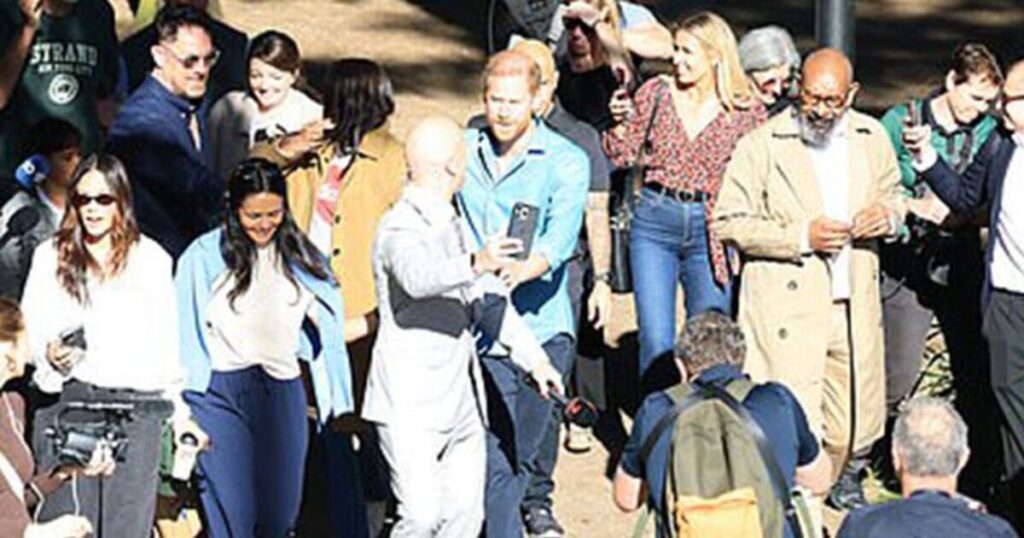 Royal Family LIVE: Prince Harry's awkward moment with Aussie press cau | Royal | News