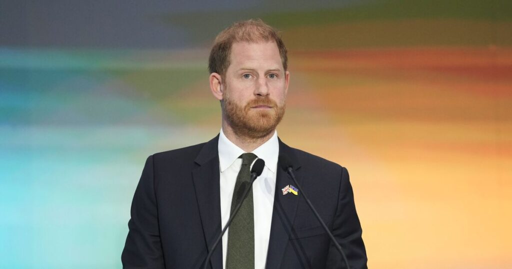 Prince Harry's ‘going against late Queen’s wishes’ with bizarre U-turn | Royal | News