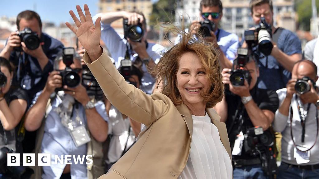 French film star Nathalie Baye dies aged 77, media report - BBC