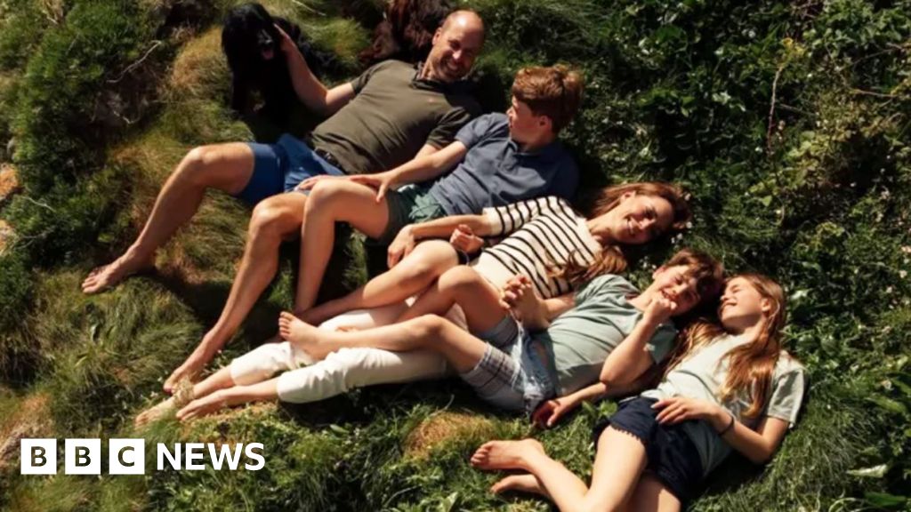 William and Catherine share new photo to mark 15th wedding anniversary - BBC