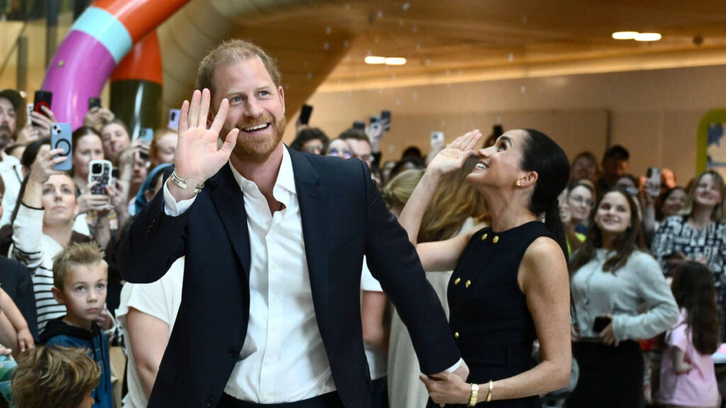 Harry and Meghan greeted by crowds during visit to Royal Children’s Hospital in Melbourne