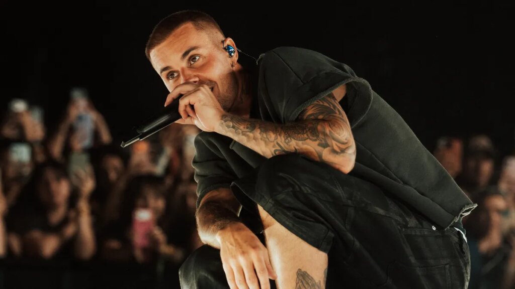 Justin Bieber, Hailey, spotted posing with fans at Indio restaurant