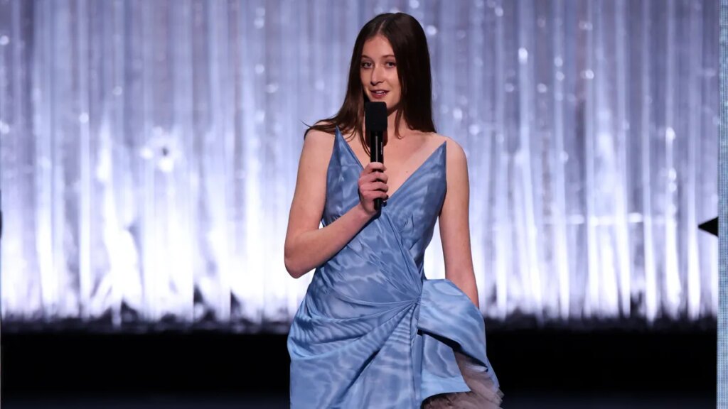 Nicole Kidman's daughter Sunday Rose wears Oscar de la Renta to prom