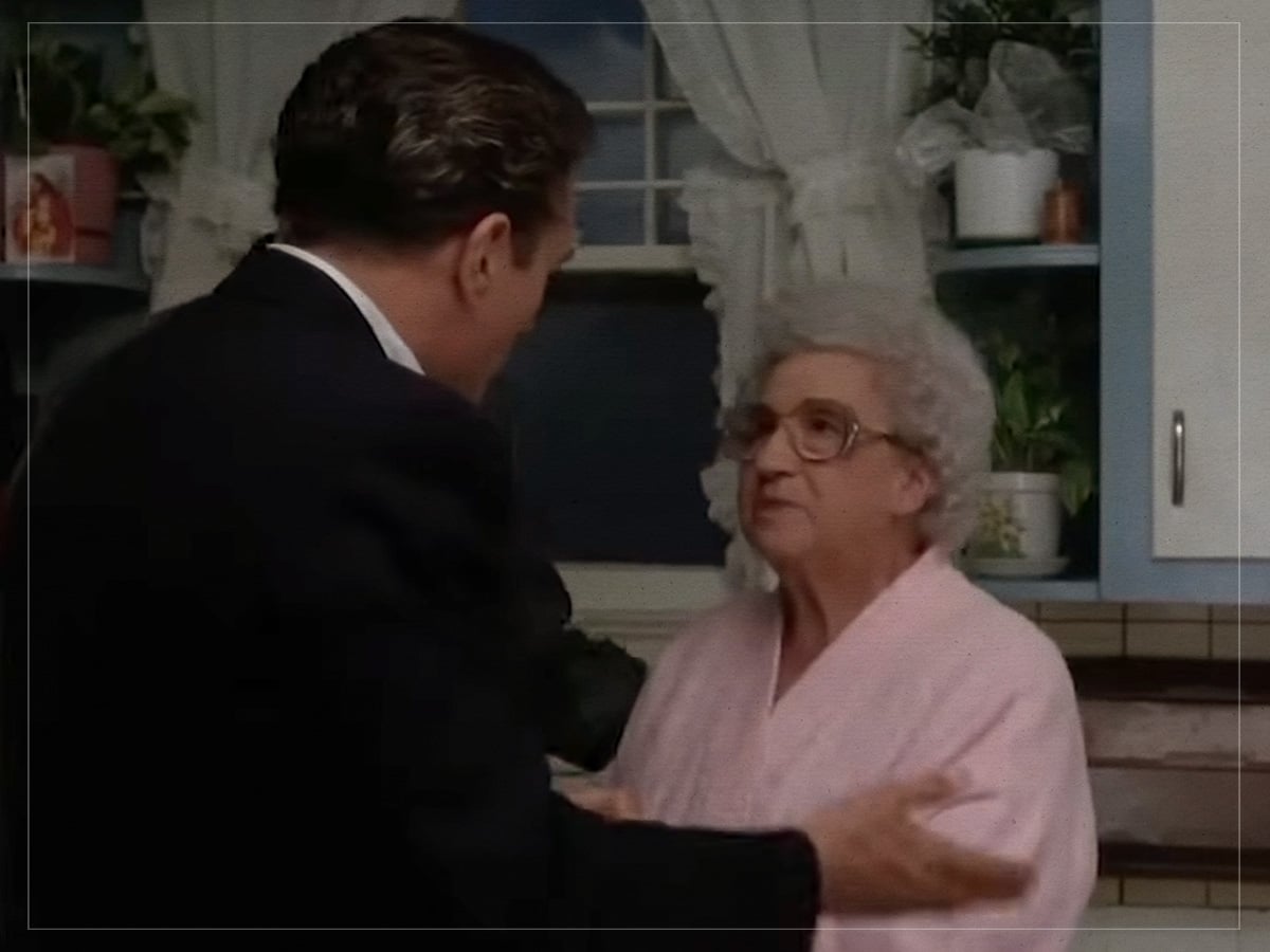 Dinner at mother's house - Goodfellas (1990)