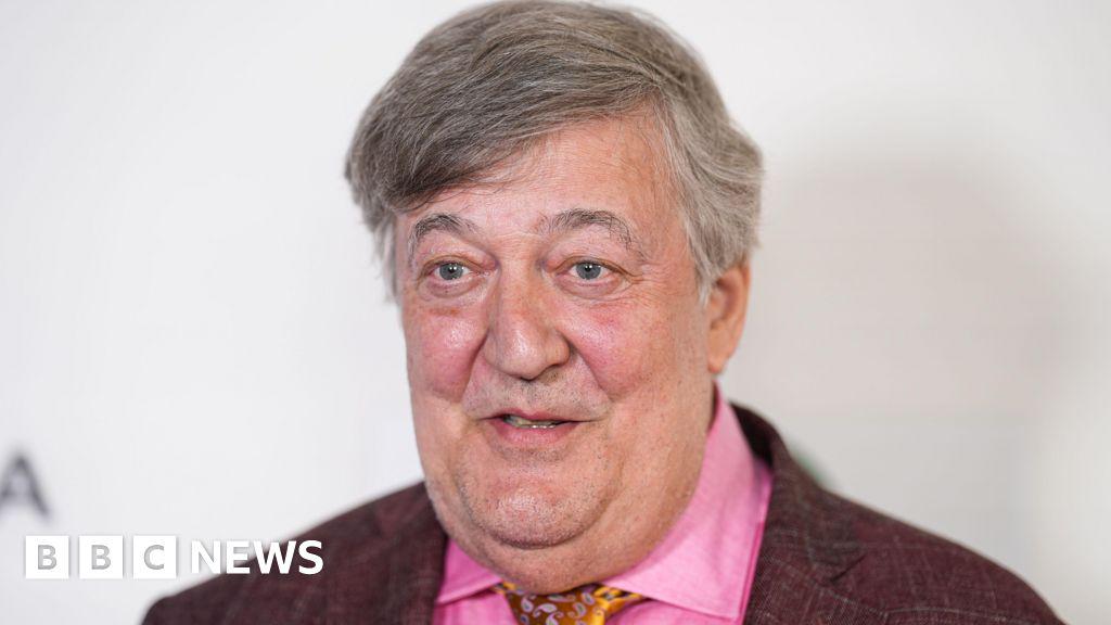 Stephen Fry sues tech conference for up to £100,000 after falling off stage