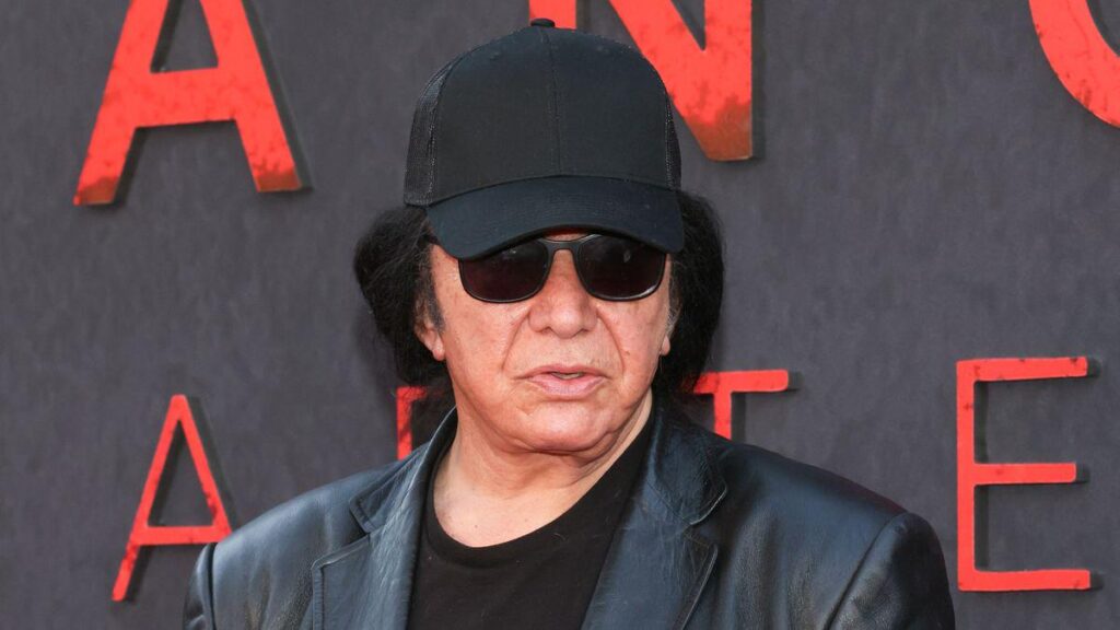 Gene Simmons rages at ‘loser’ fan as he’s asked ‘don’t you have enough money?’ Gene Simmons rages at 'loser' fan as he's asked 'don't you have enough money?'
