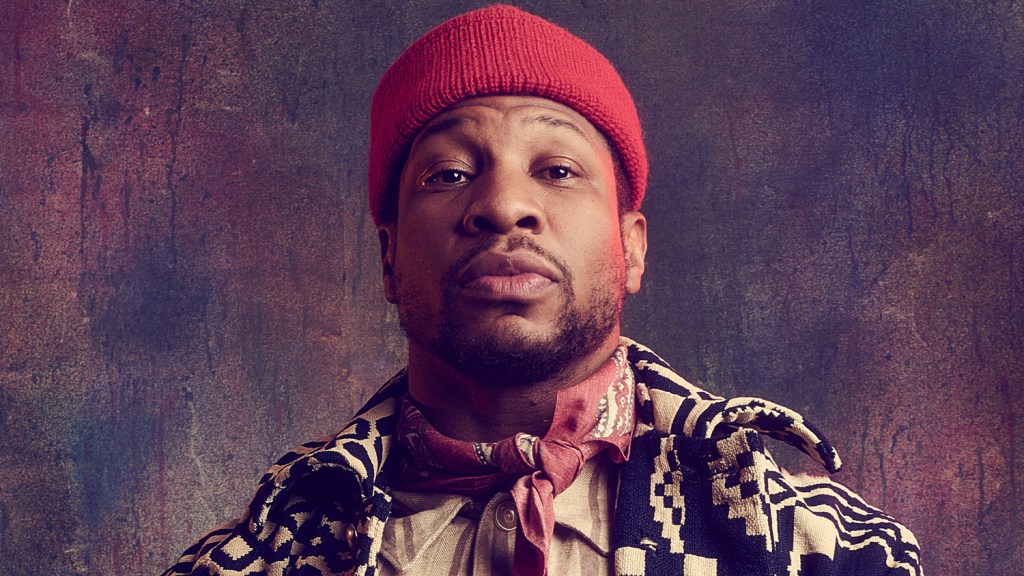 Watch Jonathan Majors Fall Through Window On Daily Wire Set