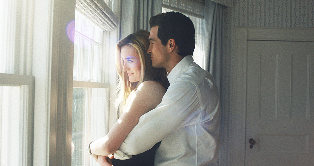 Love Story: John F. Kennedy Jr. and Carolyn Bessette, (l-r) Sarah Pidgeon as Carolyn Bessette Kennedy, Paul Kelly as John F. Kennedy Jr.