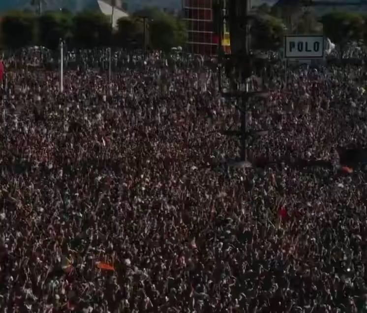 Olivia Rodrigo performing ‘drop dead’ live for the first time alongside Addison Rae at Coachella on the main stage!
