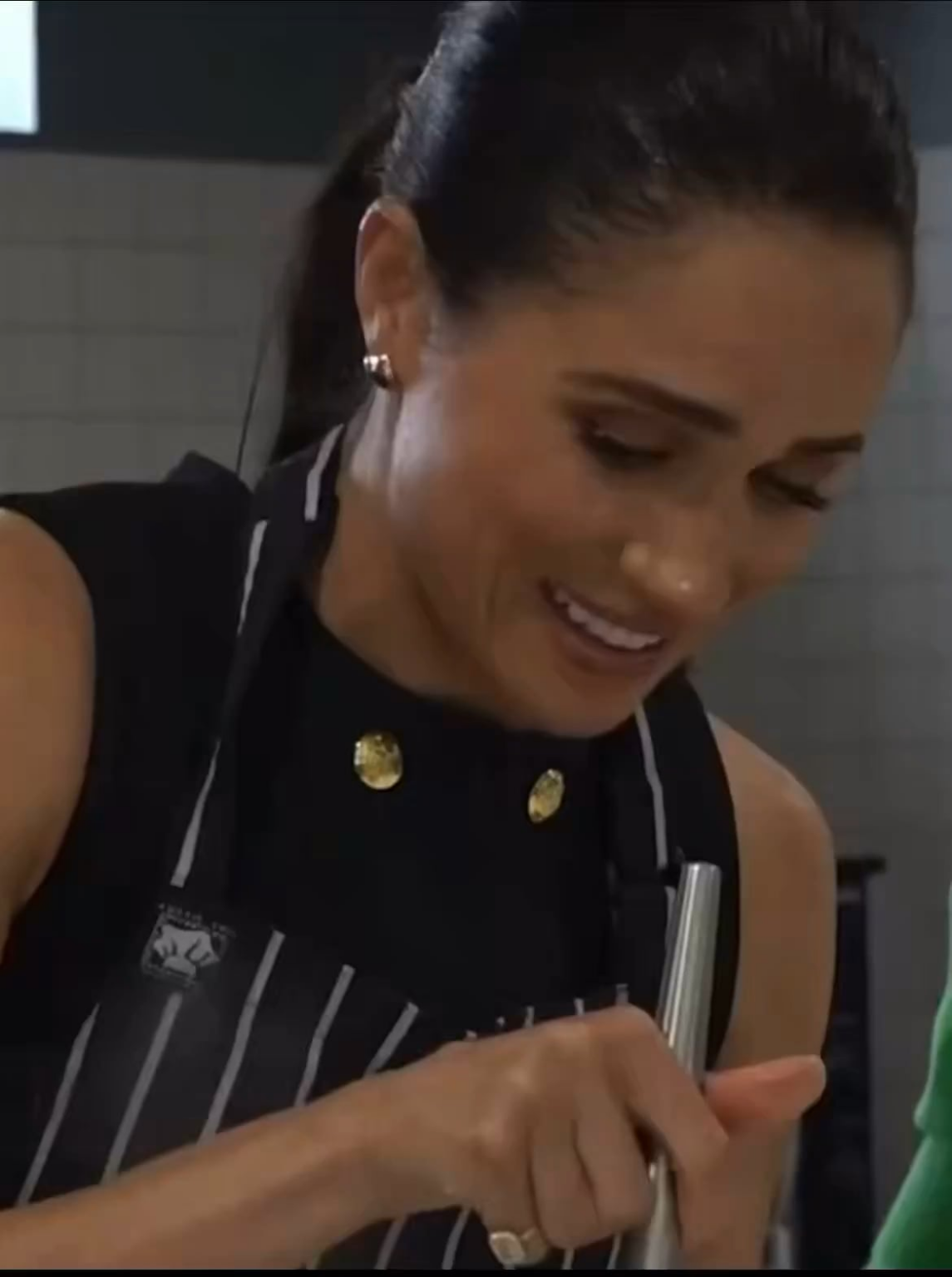 Woman at refuge center tells Meghan she looks like a model and has no wrinkles