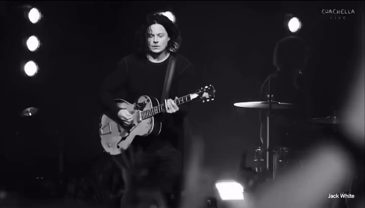 Jack White performing ‘Seven Nation Army’ at Coachella Jack White performing 'Seven Nation Army’ at Coachella