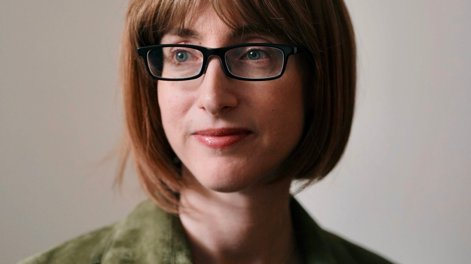 ‘The Housemaid’ author Freida McFadden reveals her true identity as Sara Cohen, a doctor who treats brain disorders. Cohen divulged the truth after being accused of being three men.