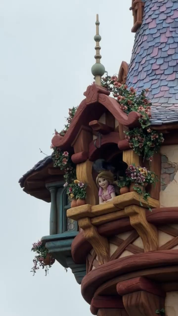 It’s been a tough week for Disney animatronics, now two ravens were eating Rapunzel’s hair at Tokyo DisneySea