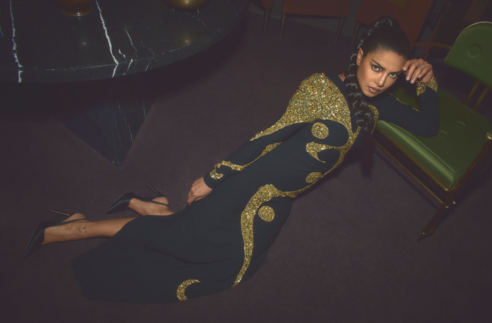 Dress Naeem Khan. Shoes Aquazzura. Portal dining table and Episode armchair Apparatus