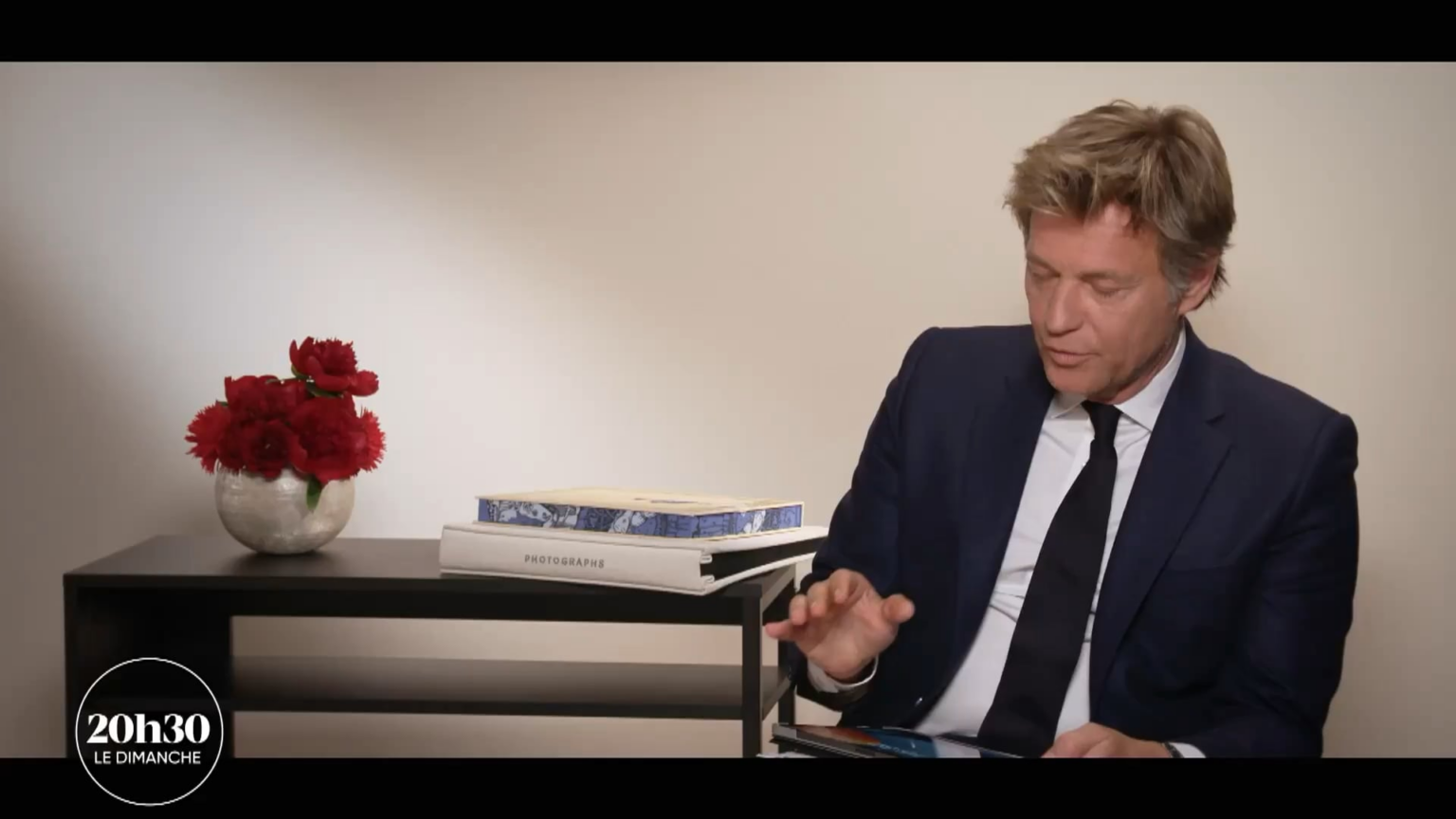 French journalist shows Meryl Streep a message from the actress who played her daughter in Sophie’s Choice