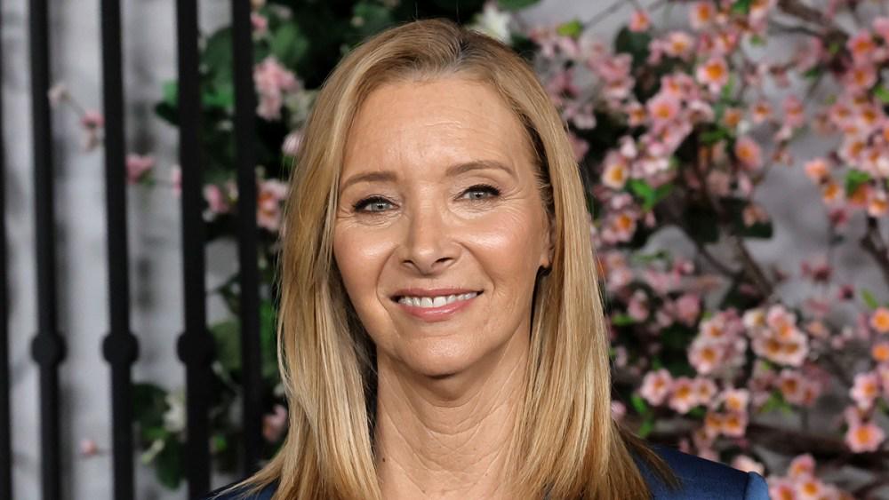 ‘Friends’ Star Lisa Kudrow Says New Sitcoms are ‘Too Afraid’ to Make Jokes That Make People ‘Uncomfortable’: ‘I’m Not Buying It’