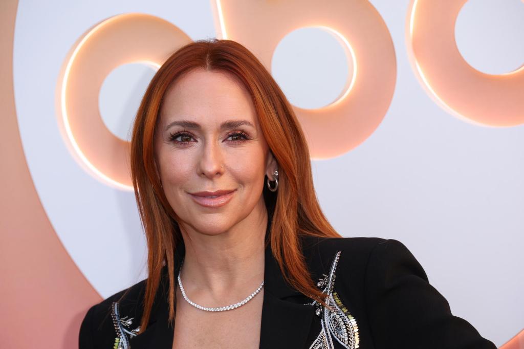 Jennifer Love Hewitt Looks Like New Different Person With Blonde Hair