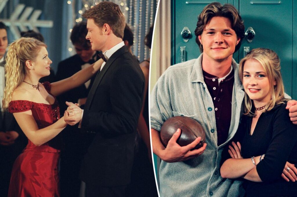 '90s teen heartthrob unrecognizable as he reunites with TV show co-stars