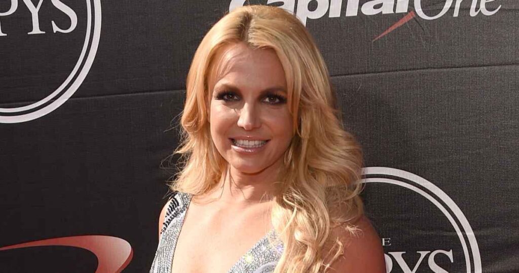 Britney Spears Voluntarily Checks Into Rehab Facility After DUI Arrest