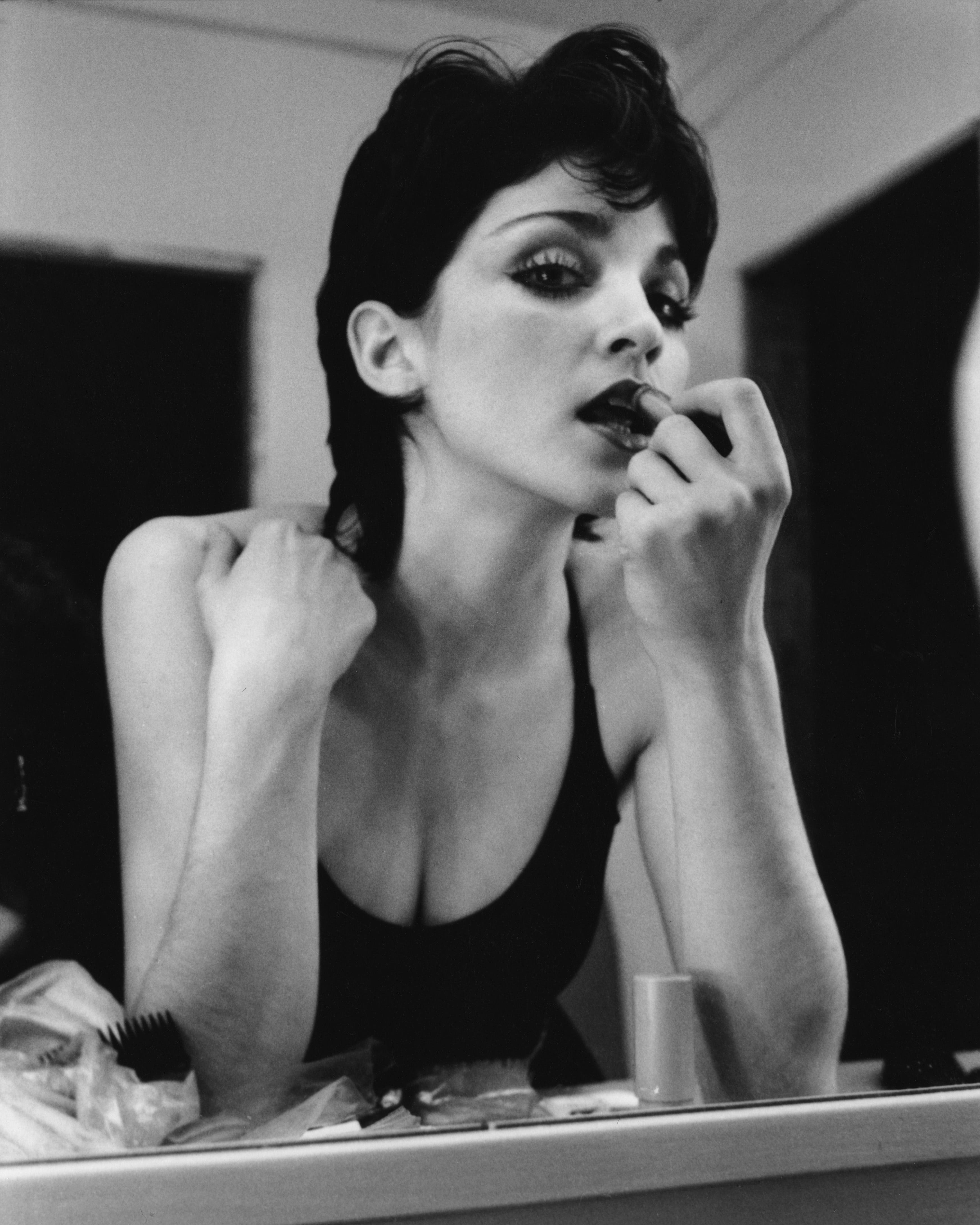 madonna applies lipstick