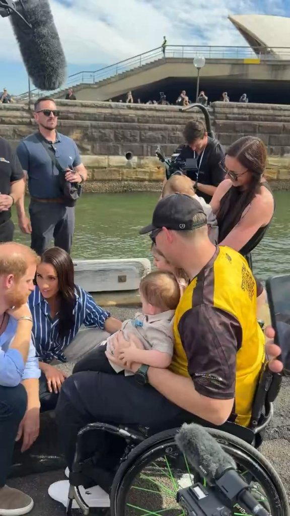 Aussie Invictus alum gifts Meghan and Harry pairs of personalised thongs at Sydney Harbour