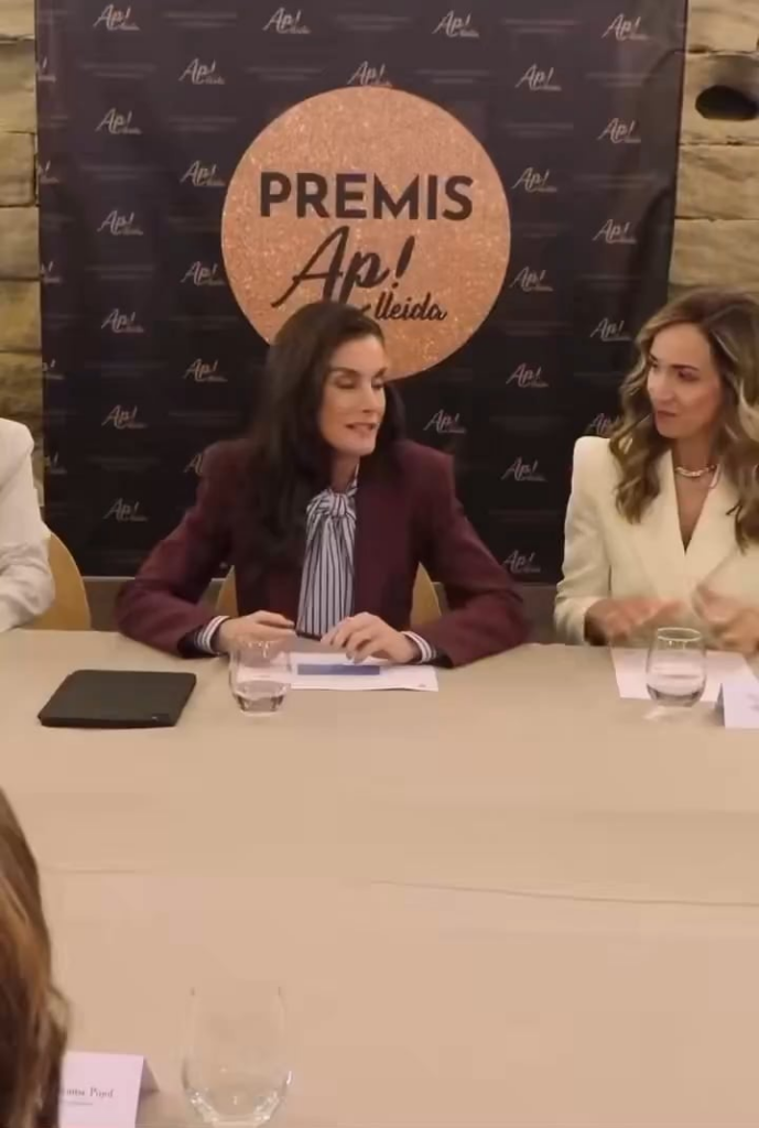 Queen Letizia speaking Catalán at a meeting for Associació de Dones Empresàries de Lleida